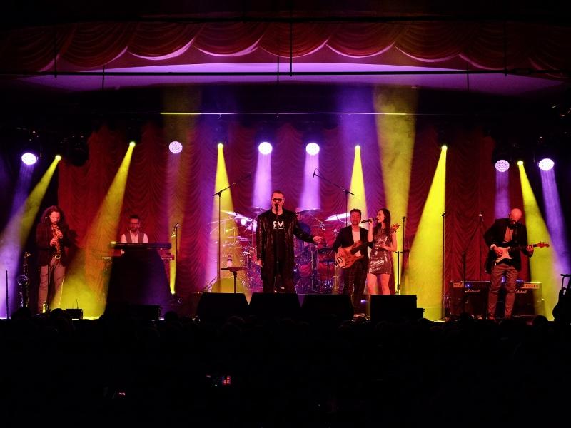 Album Richarda Müllera Hodina medzi psom a vlkom získal dvojplatinu. Skladby z neho zaznejú aj na chystanom turné!