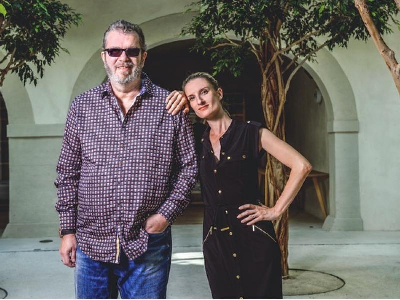 Zažite skvelú koncertnú atmosféru! Pozrite si záznam jedinečného turné Richarda Müllera a Adely Vinczeovej Ona a on tour.