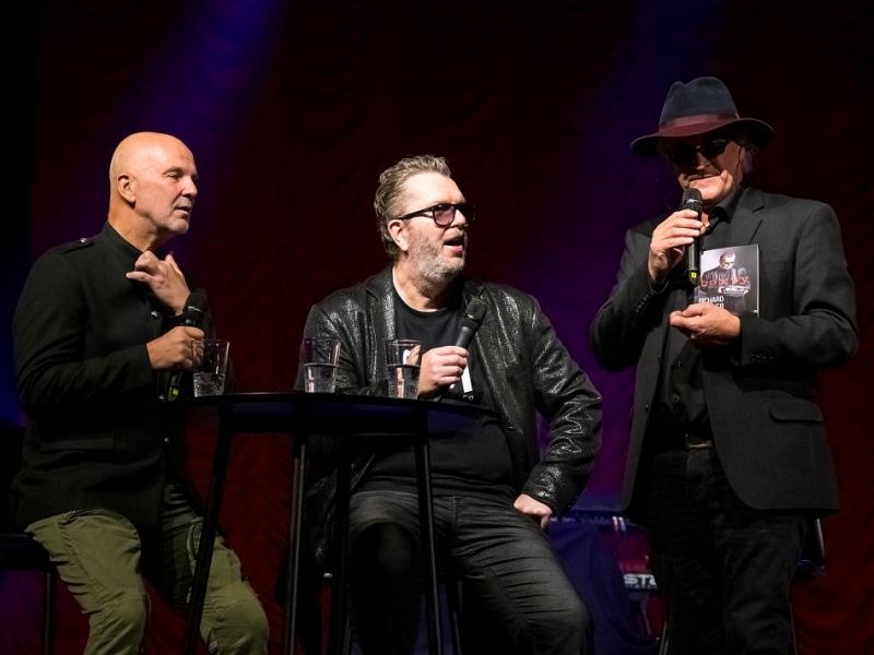 Richard Müller uviedol do života knihu svojich textov, čírou vodou ju pokrstili Michael Kocáb a Ondřej Soukup!