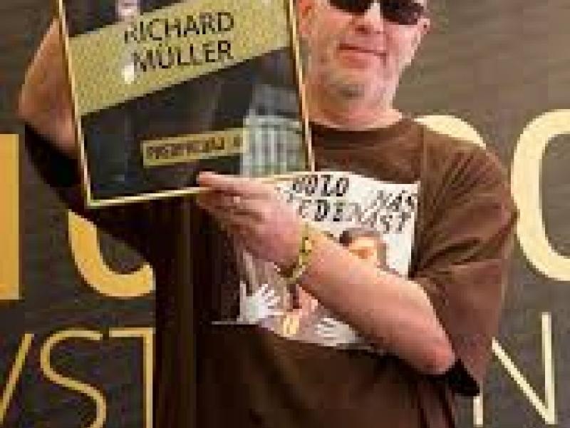 Richard Müller získal ako prvý interpret ocenenie „Zlatá vstupenka“ za vyše 100 000 predaných vstupeniek cez predpredaj.sk !