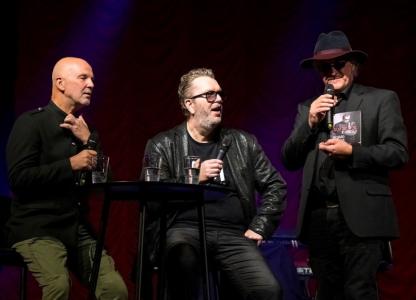 Richard Müller uviedol do života knihu svojich textov, čírou vodou ju pokrstili Michael Kocáb a Ondřej Soukup!